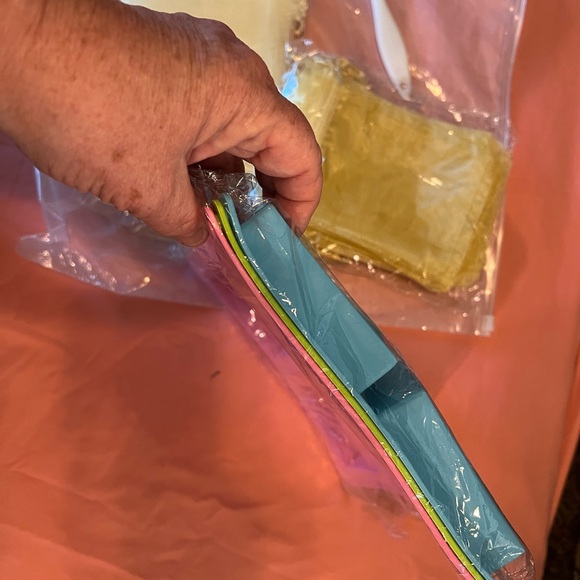 NEW Soap making molds and gift bags. - Picture 3 of 4